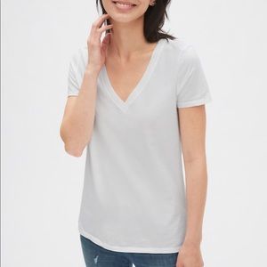 GAP Basic V-neck T-shirt purple extra small